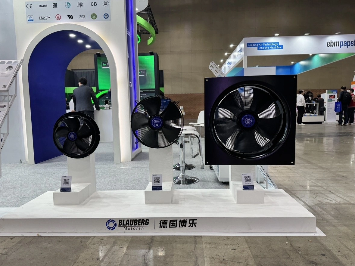 news-1179-884 Fans exhibited at the booth